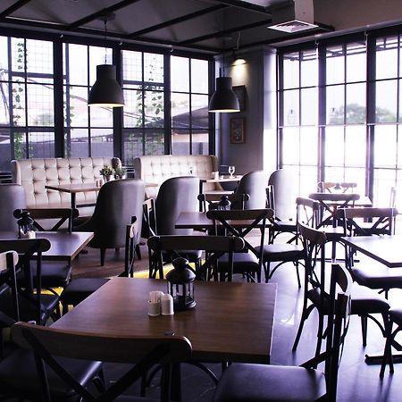 Maple Hotel Grogol Jakarta Kültér fotó