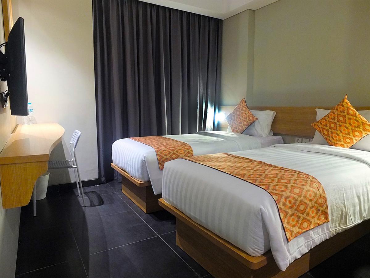 Maple Hotel Grogol Jakarta Kültér fotó