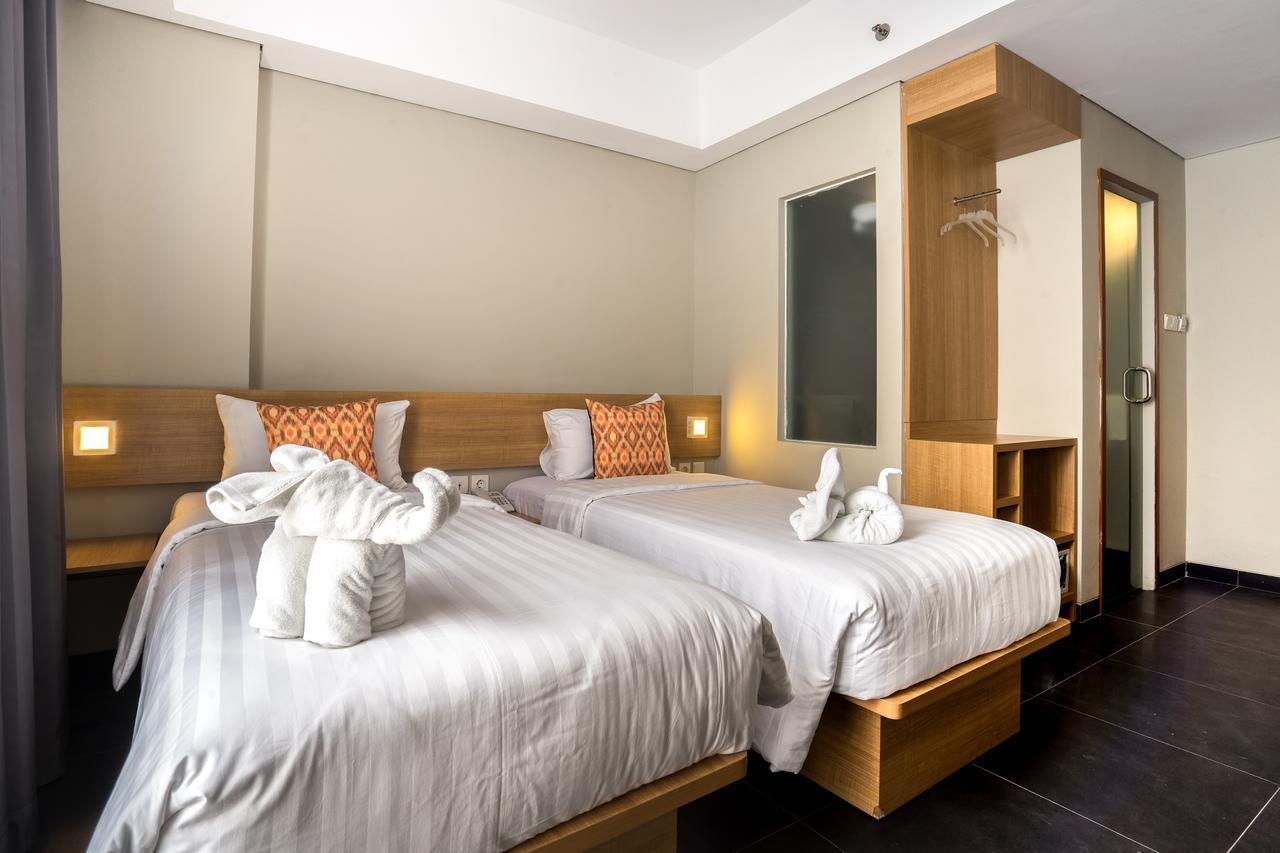 Maple Hotel Grogol Jakarta Kültér fotó