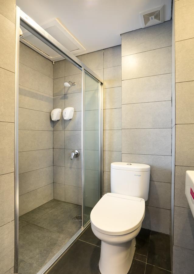 Maple Hotel Grogol Jakarta Kültér fotó
