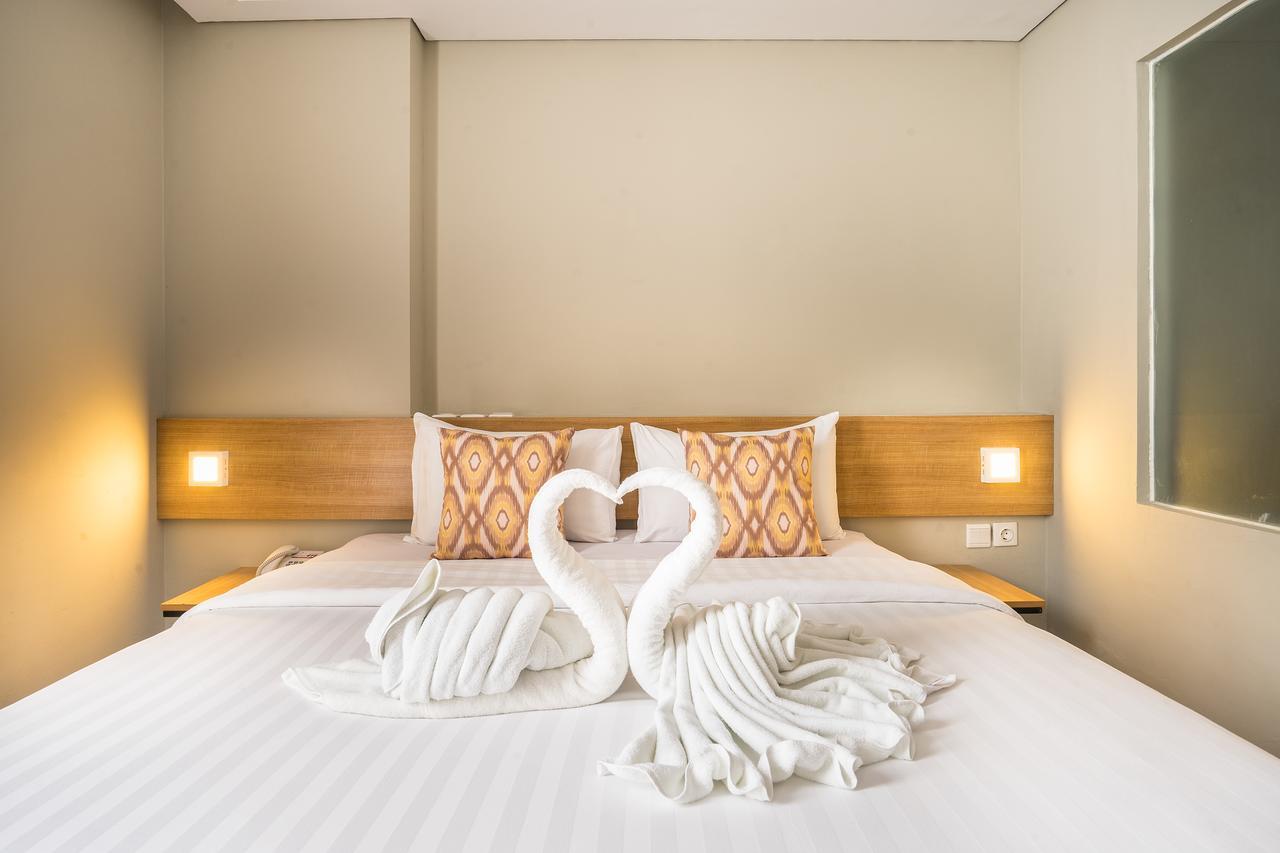 Maple Hotel Grogol Jakarta Kültér fotó