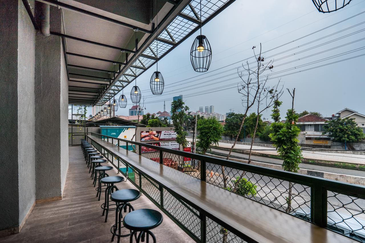 Maple Hotel Grogol Jakarta Kültér fotó
